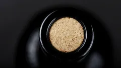 Dieser Trick rettet den Abend: So öffnet man Wein ohne Korkenzieher in nur einer Minute